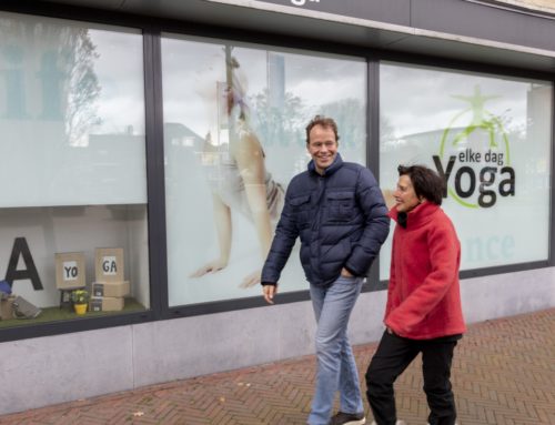 Elke dag yoga en Center open field