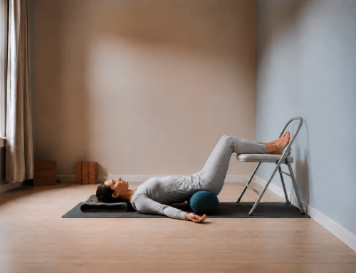 Benen tegen de muur: met een bolster wordt het een andere houding